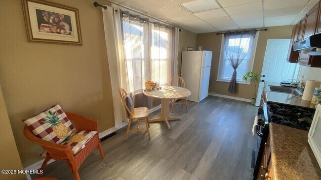 Building Photo - 119 14th Ave