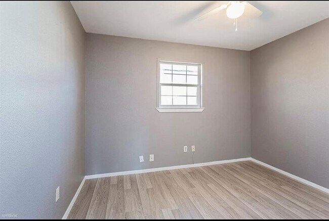 Building Photo - 4900 E Stassney Ln