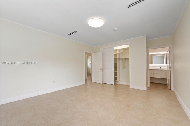 Building Photo - 516 Gerona Ave