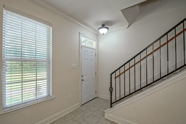Building Photo - 10600 Lakes Blvd