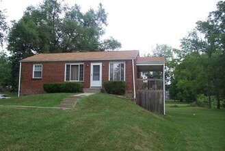 Building Photo - Charming Ranch Home in Peters Township – Huge Yard, Quiet Setting & Great Location!