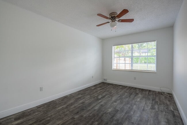 Building Photo - 5847 S 37th St