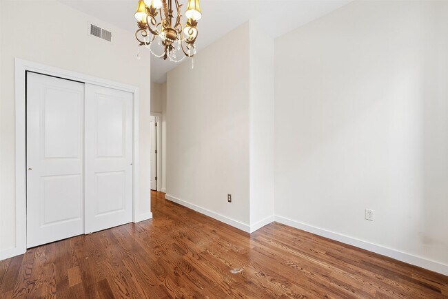 Building Photo - 405 4th St