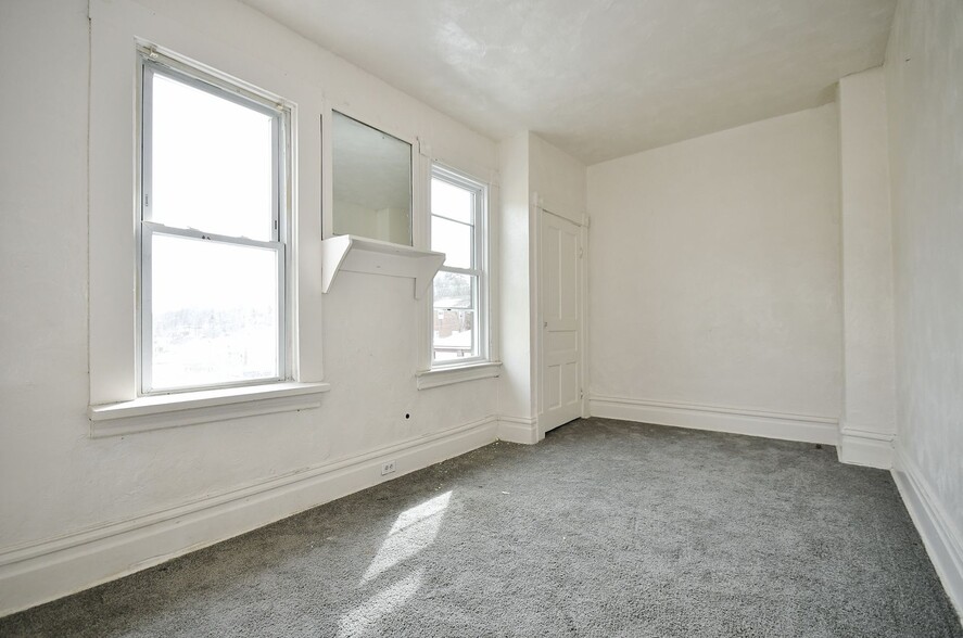 Building Photo - 855 Crucible St