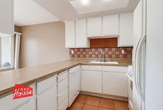 Building Photo - 825 Mola Vista Way