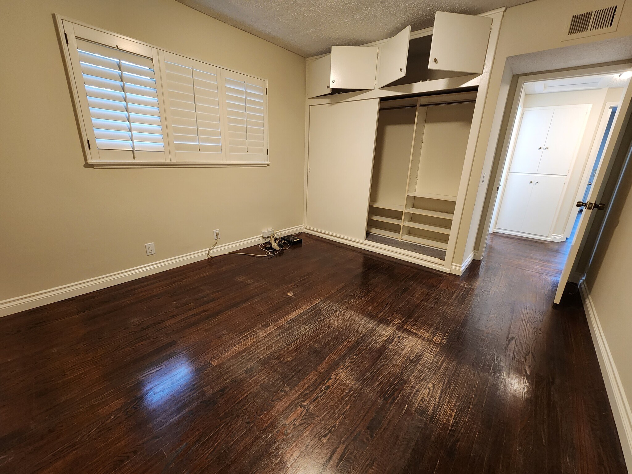 Building Photo - 4131 Aralia Rd