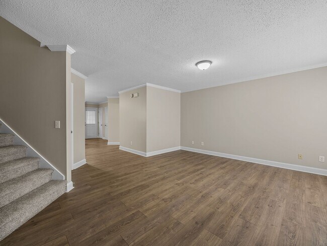 Building Photo - Freshly Renovated 2 BR, 2.5 BA Townhome Ce...