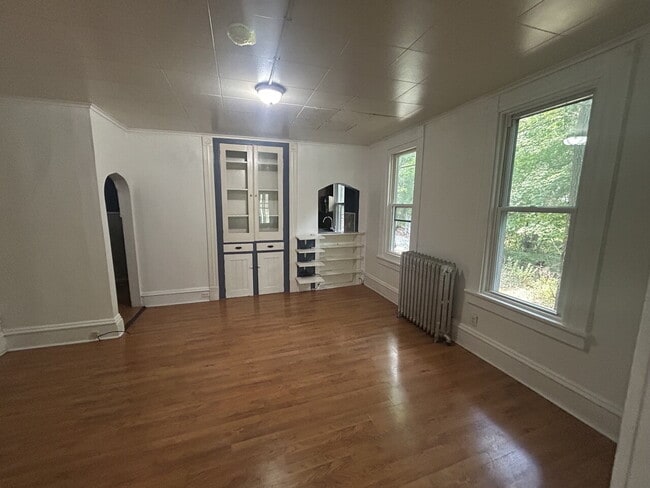 Building Photo - "Spacious 5-Bedroom Family Retreat with 2 ...