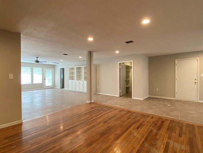Building Photo - 3909 Ascot Ln