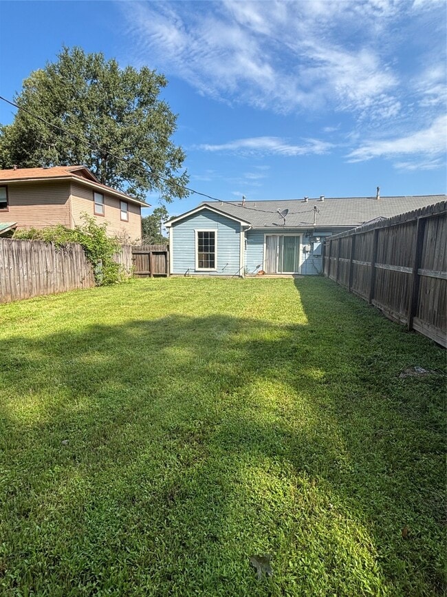 Building Photo - 1606 Hazelwood St