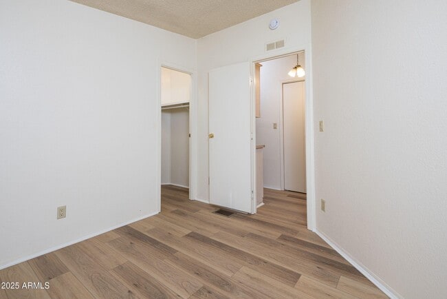 Building Photo - 6113 S Cypress Point Dr