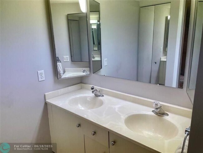 Building Photo - 3301 Aruba Way