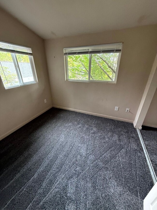 Building Photo - 2523 Kincaid St
