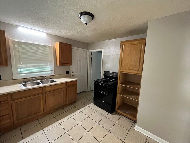 Building Photo - 2408 McVay Dr N