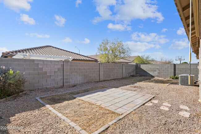 Building Photo - 40925 W Patricia Ln