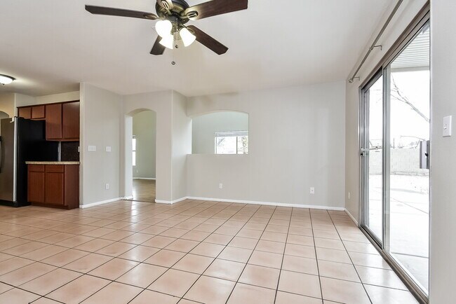 Building Photo - 4701 Cliff Breeze Dr