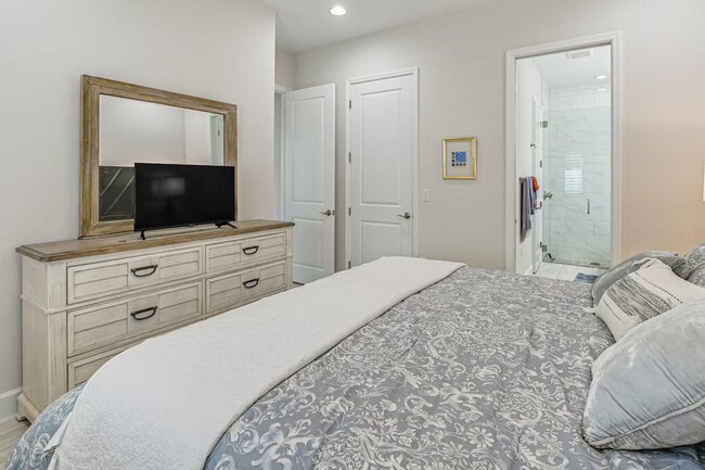 Building Photo - 6983 Saona CT