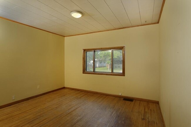 Building Photo - 913 MacArthur Ave