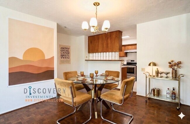 Building Photo - Spacious One Plus Bedroom Condominum off Broadway Terrace