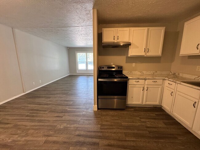 Building Photo - Far Eastside 4 Bedroom 2 Bath