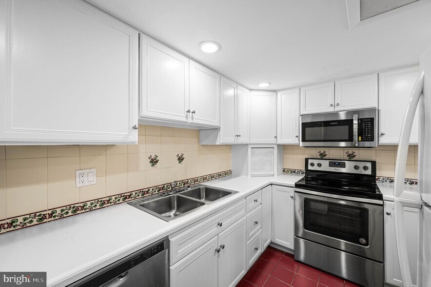 Building Photo - 1518 Manley Rd