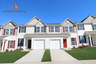 Building Photo - Stunning 3-Bedroom in Northwestern School District with Pool Access & Garage | AUGUST MOVE IN SPE...