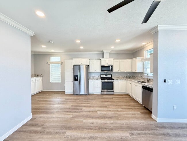 Building Photo - 80 Huntington St