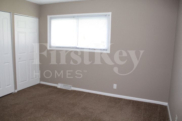 Building Photo - 243 Tracy Rd