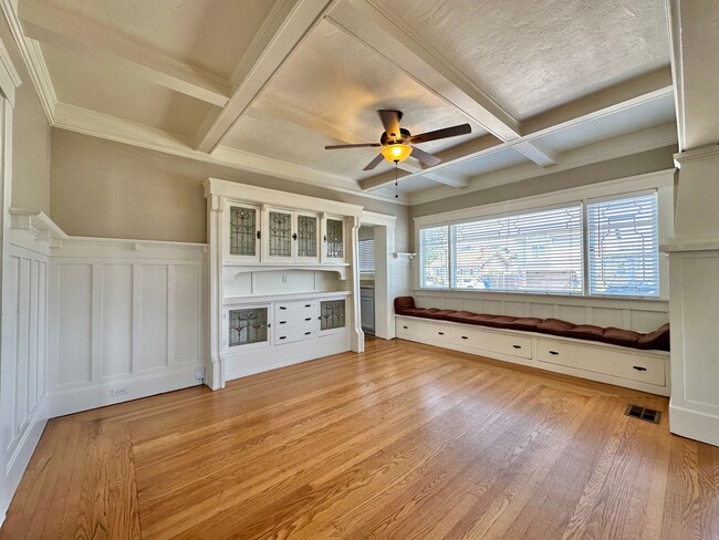 Building Photo - Stunning Craftsman 4 Bd / 2 Bath home in the heart of North Park!!