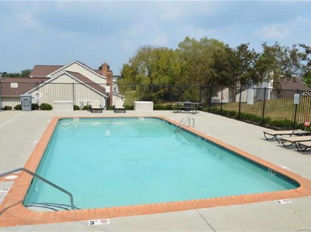 Building Photo - 7805 Renaissance Ct