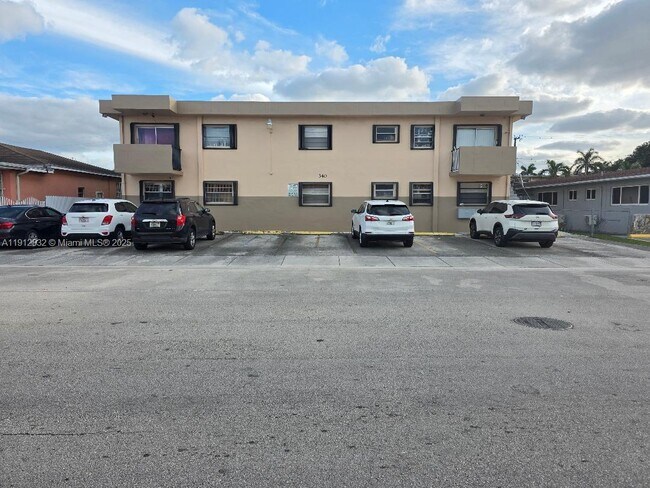 Primary Photo - 340 W 19th St