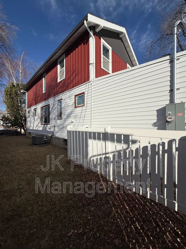 Building Photo - 1512 3rd Ave N