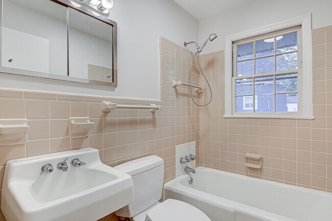 Building Photo - 805 Trenton St