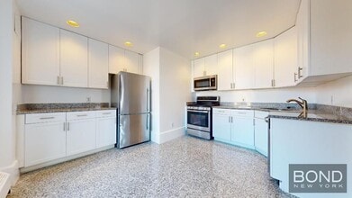 Building Photo - 147 W 79th St