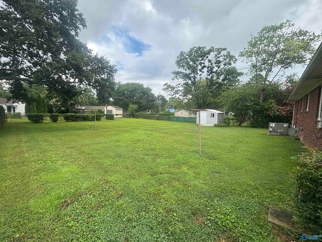Building Photo - 1805 Stevens Dr NE