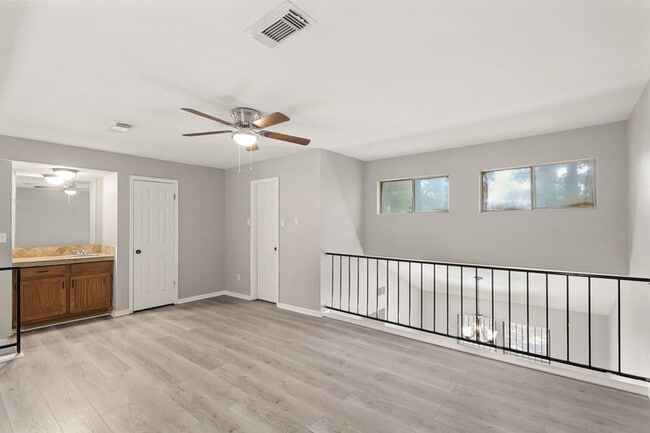 Building Photo - 12322 Wild Pine Dr