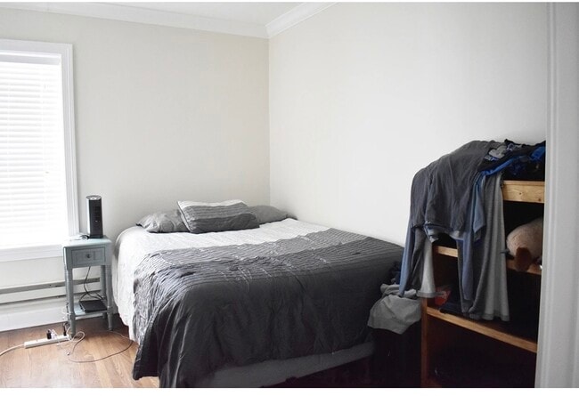 Building Photo - 3819 N Greenview Ave