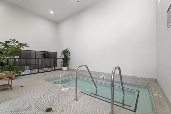 Building Photo - 230 W Laurel St