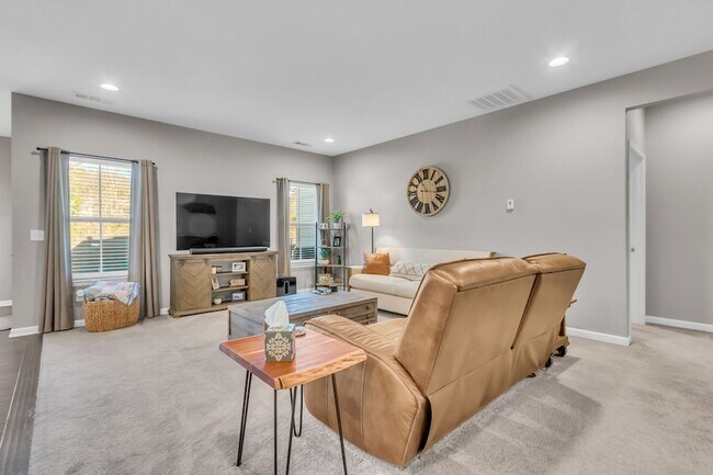 Building Photo - 6930 Wellsford Ln