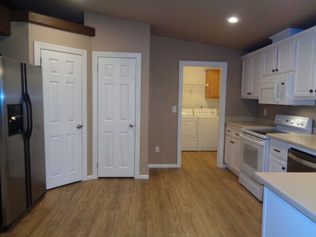 Building Photo - 4511 Gray Fox Heights