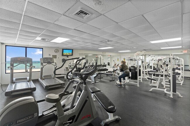 Building Photo - 3725 S Ocean Dr