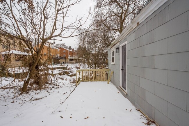 Building Photo - Stunning 3 bedroom home in Brookline available July 1!