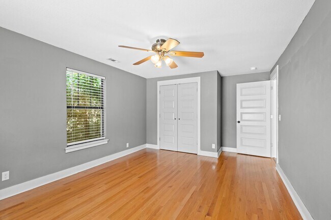 Building Photo - Beautiful home located in the heart of Fayetteville