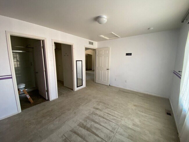 Building Photo - Three bathroom three bedroom home for rent