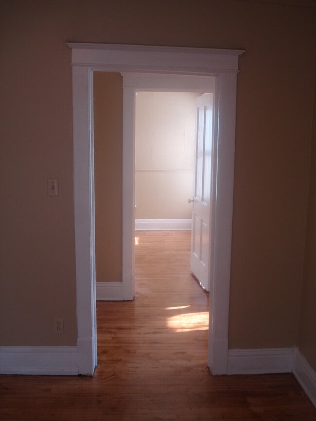 Building Photo - 206 Burr