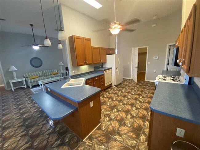 Building Photo - 5141 Aurora Dr