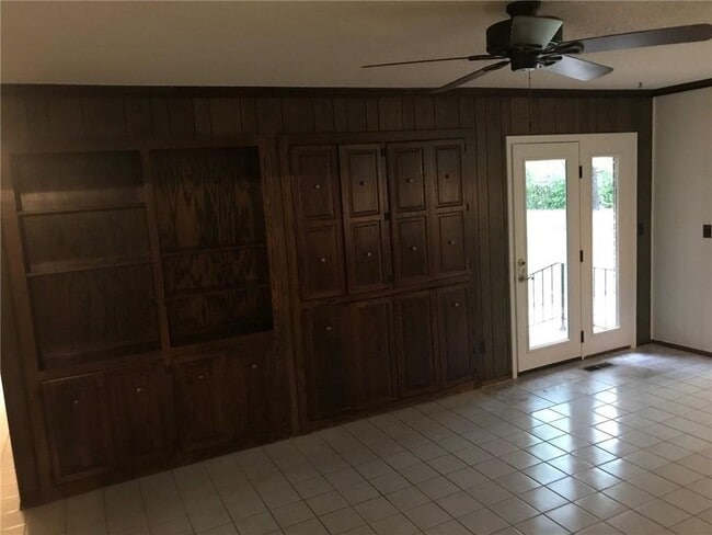 Building Photo - 509 S Dixieland Rd
