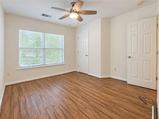 Building Photo - 1503 Cove Creek Cir