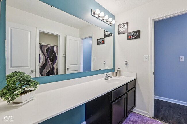 Building Photo - 6673 Laurelwood Dr