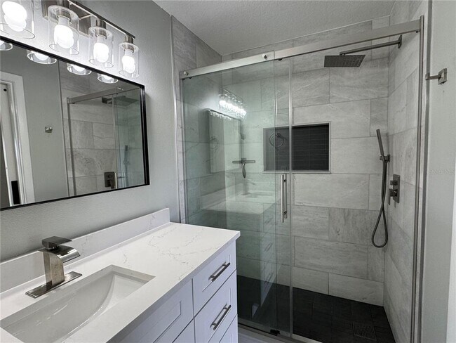 Building Photo - 2569 Grassy Point Dr